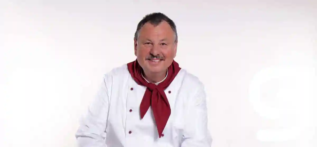 The Ultimate Guide to Chef Neckerchiefs - Smart Hospitality Supplies