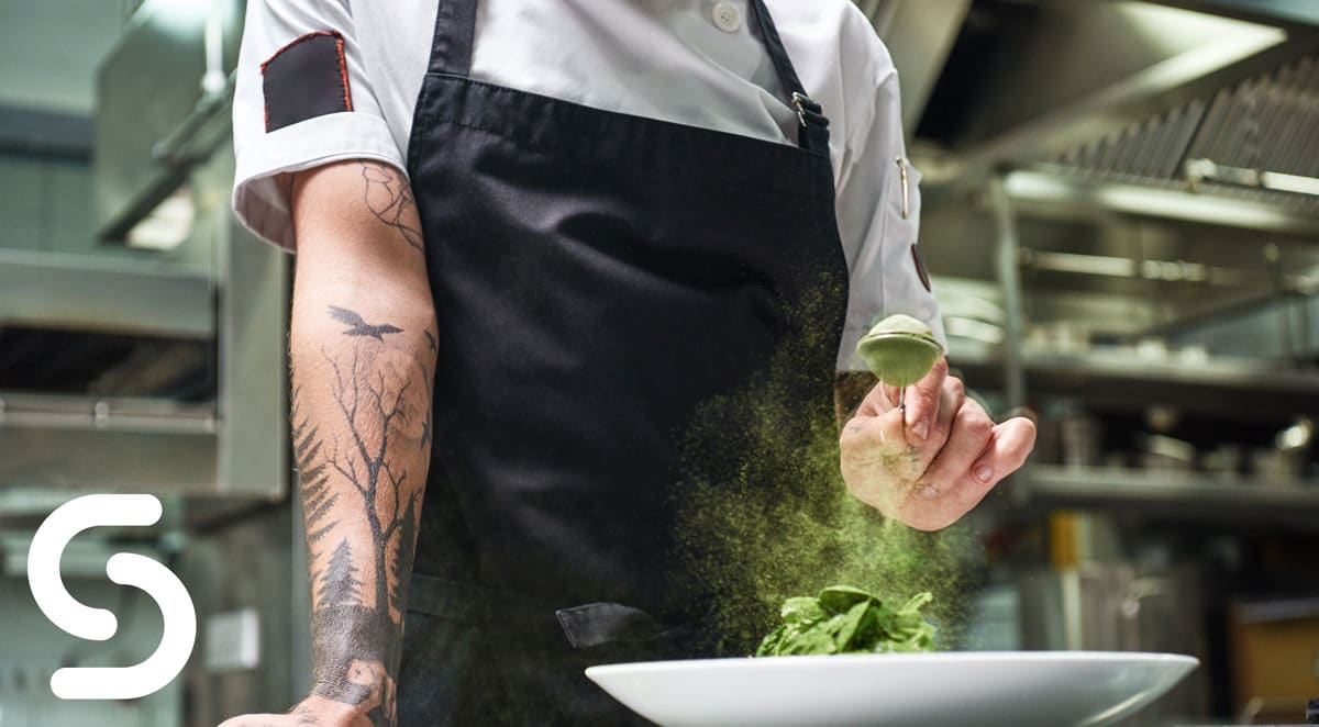 Working in Professional Kitchens: The Importance of Wearing Aprons