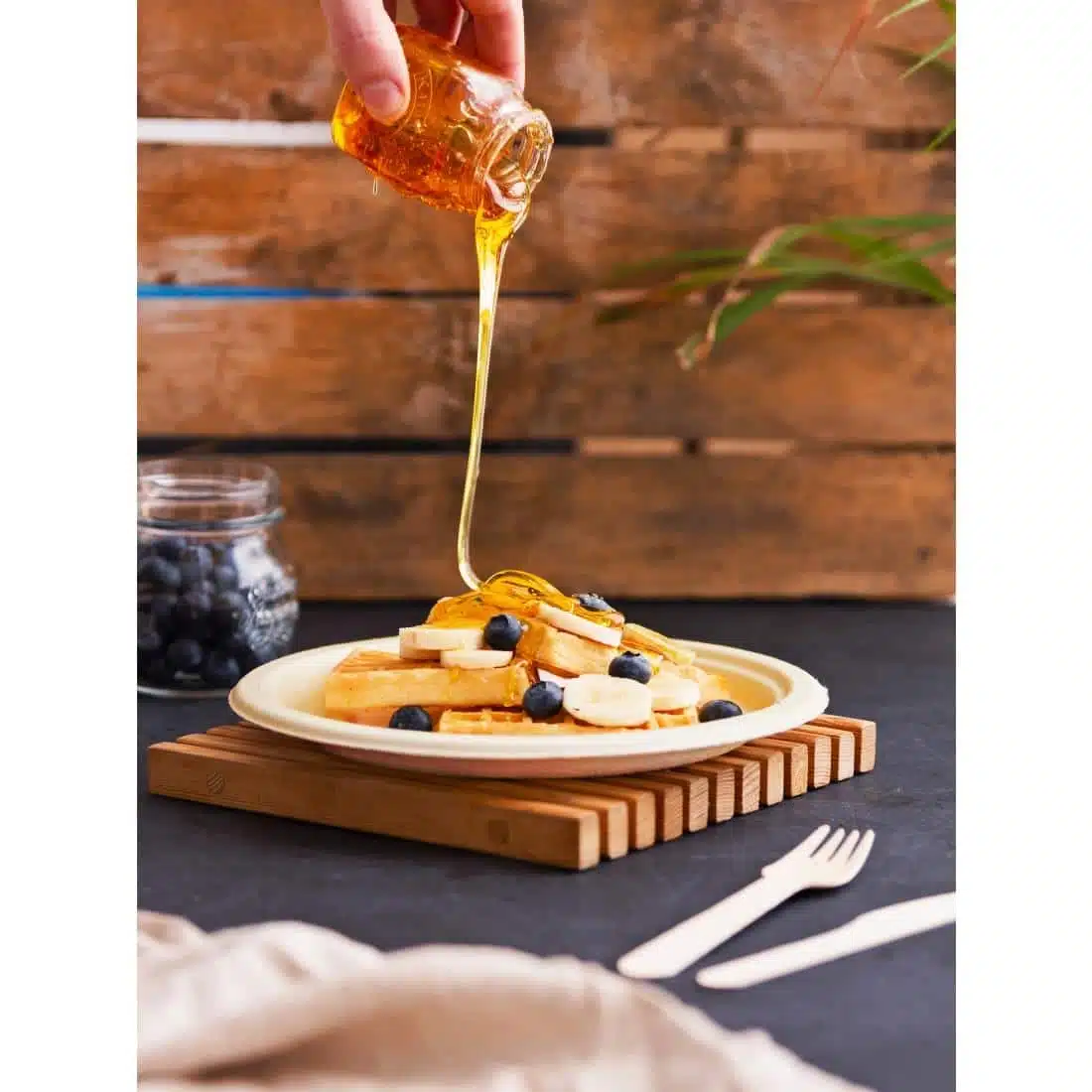 Vegware Compostable Nourish Moulded Fibre Plate Natural 9"/226mm (Pack of 500) - Image 2