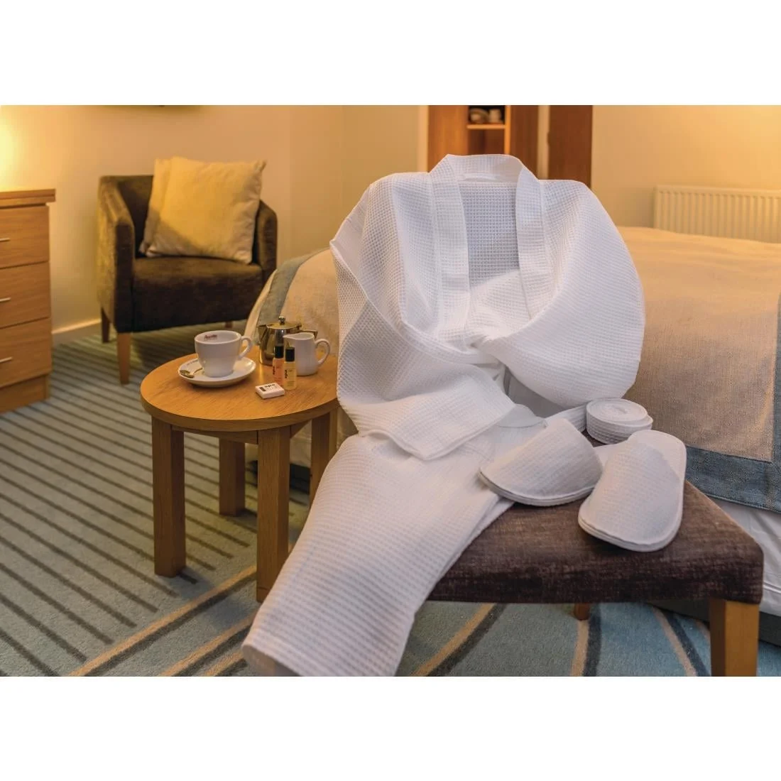 Mitre Essentials Honeycomb Slipper Closed Toe White - Image 3