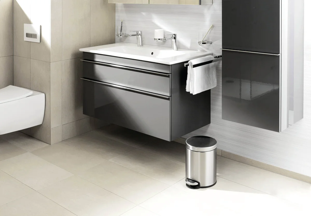 Durable Stainless Steel Pedal Bin Round 5 Litre Silver 340023 - Image 2