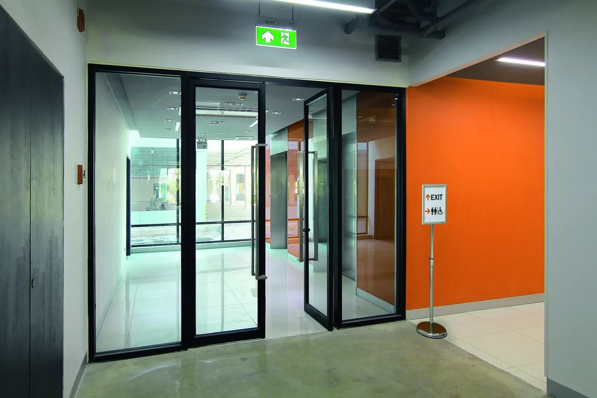 Durable Floor Infostand With Aluminium Snap Frame A4 Silver 479823 - Image 4