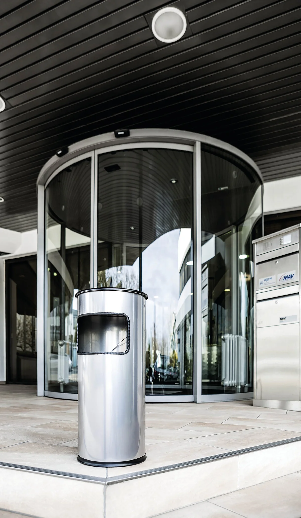 Durable Waste Bin 17 Litre Round With Ashtray Silver 333023 - Image 3