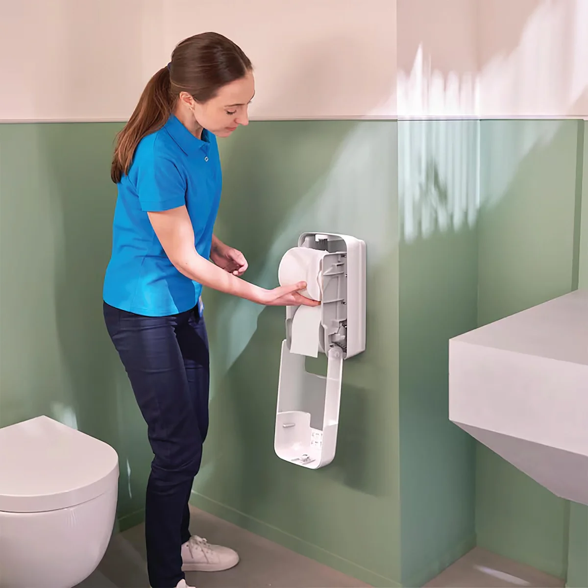 Tork OptiServe Coreless 2-Roll Toilet Roll Dispenser White 558041 - Image 3