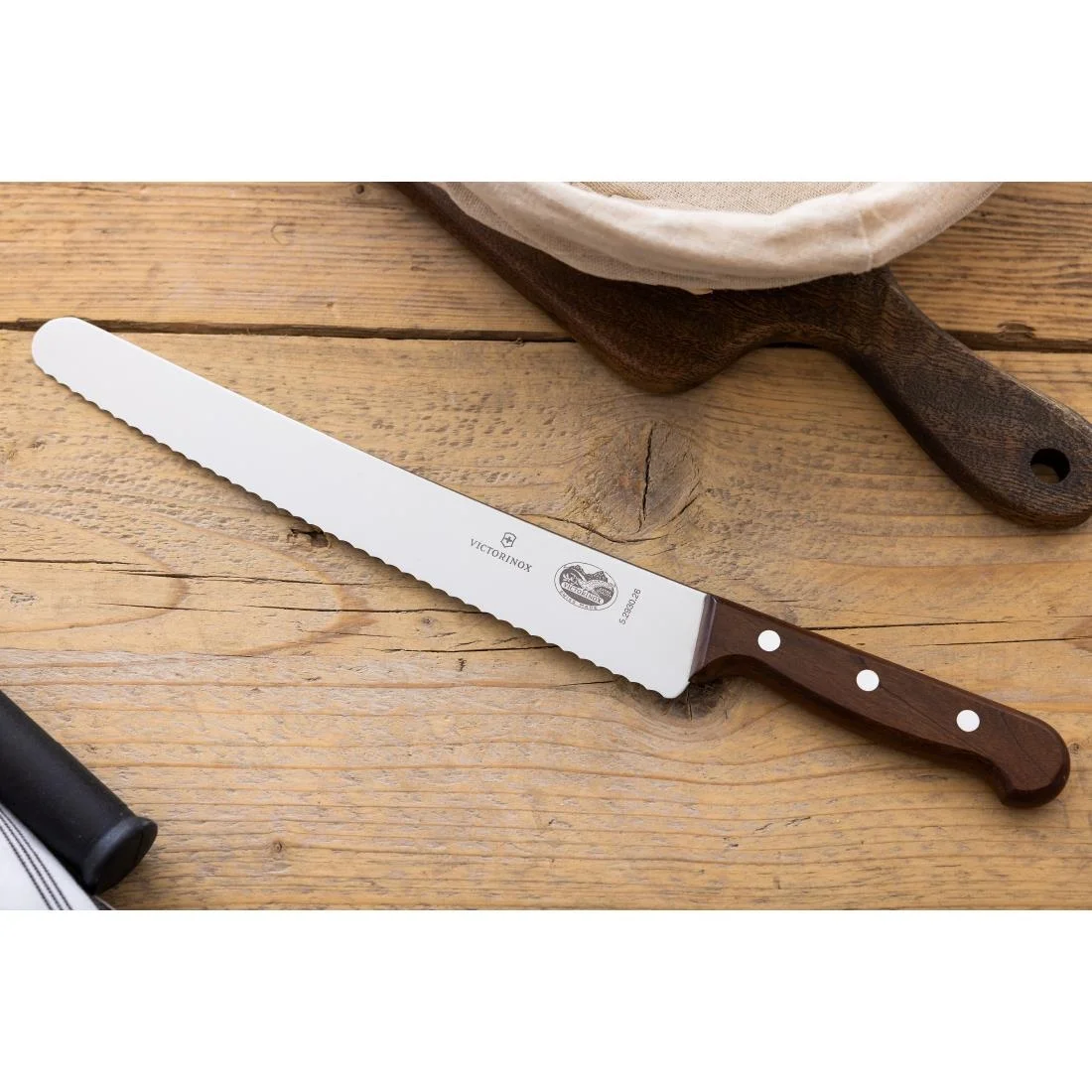 Victorinox Serrated Curved Blade Pastry Knife 25.5cm - Image 6