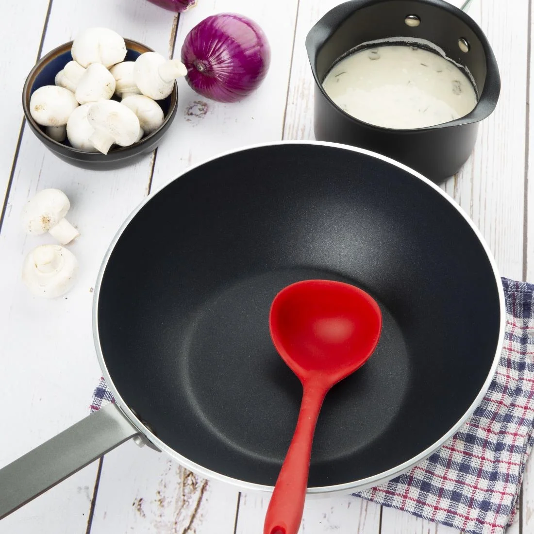 Vogue Non Stick Teflon Platinum Wok 300mm - Image 5