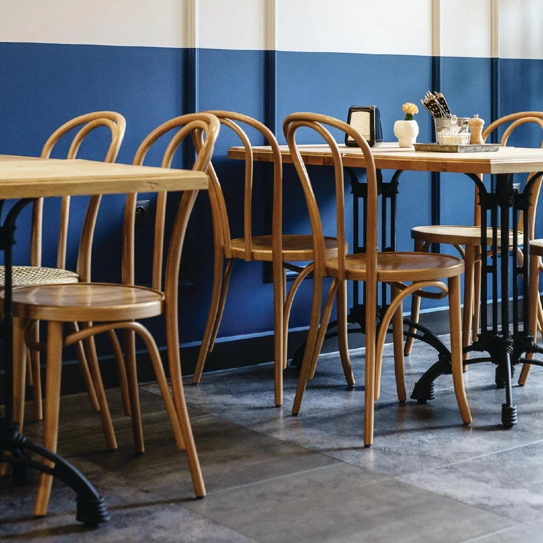 Bolero Cast Iron Decorative Brasserie Table Leg Base - Image 3