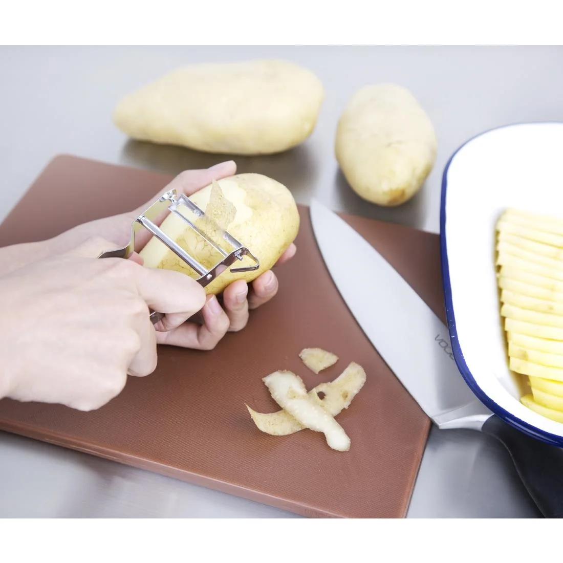 Vogue Serrated Speed Peeler - Image 4