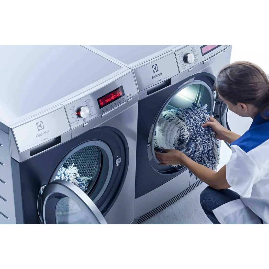 Electrolux myPRO Washing Machine WE170P With Pump - Image 3