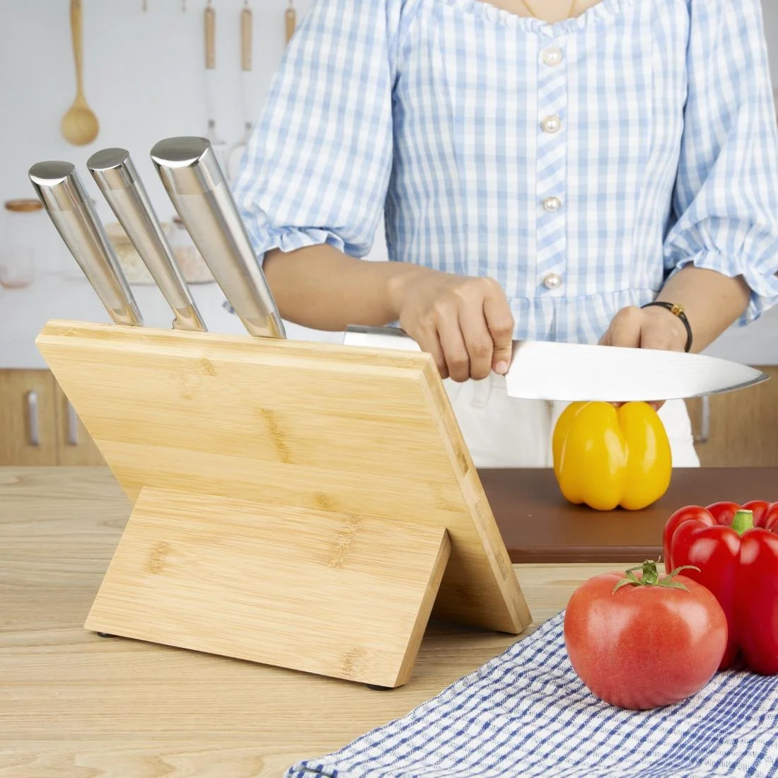 Vogue Wooden Magnetic Knife Stand 245mm - Image 5