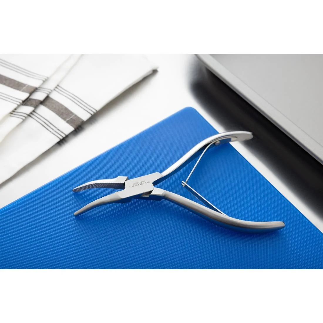Curved Blade Salmon Tweezers - Image 6