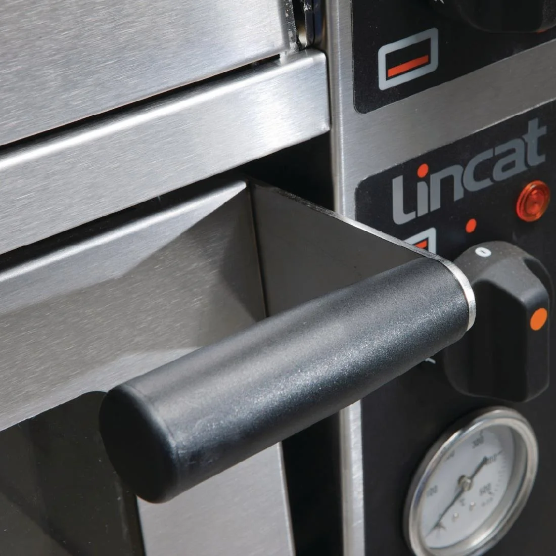 Lincat Double Electric Pizza Oven PO630-2-3P - Image 2