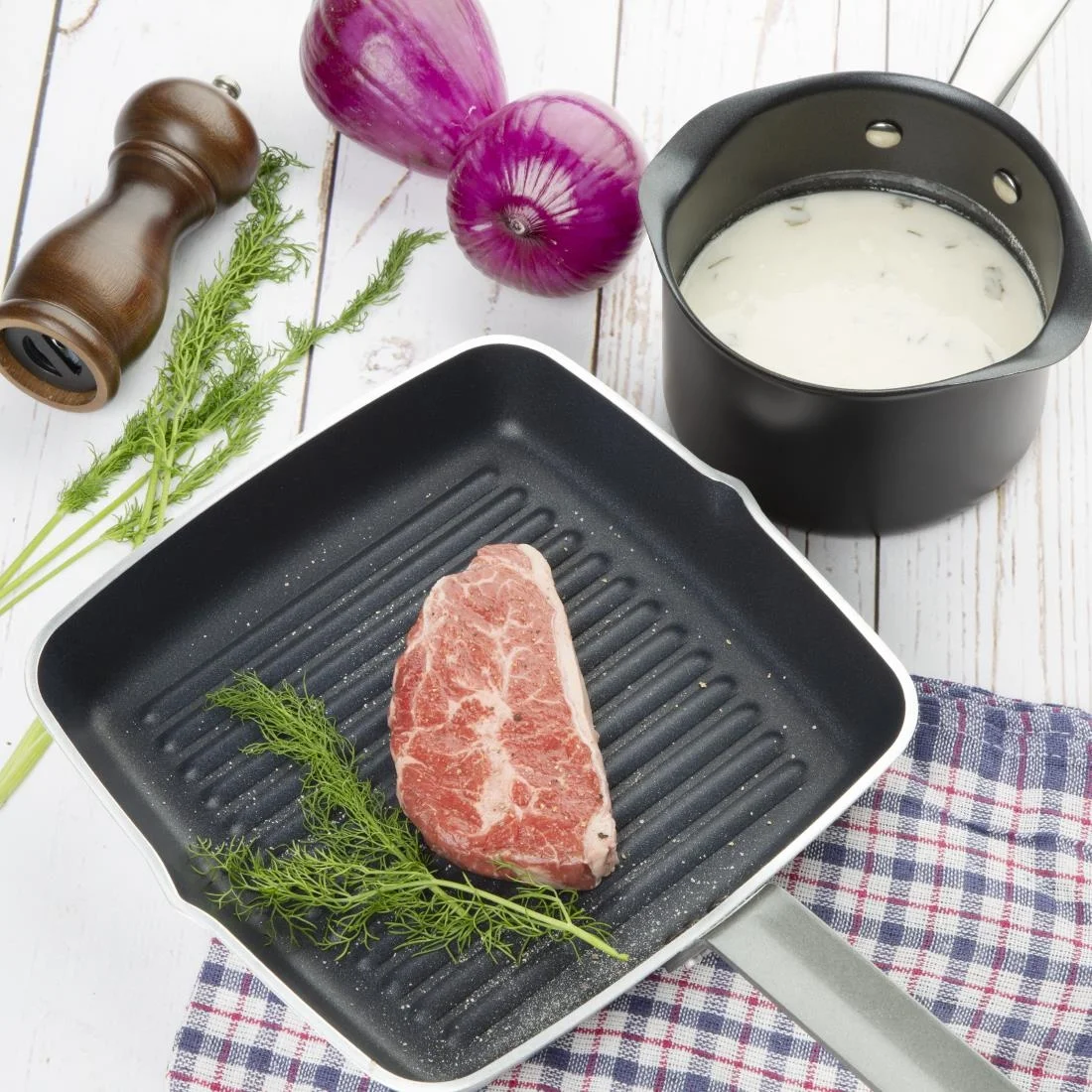 Vogue Square Non Stick Teflon Ribbed Skillet Pan 240mm - Image 5