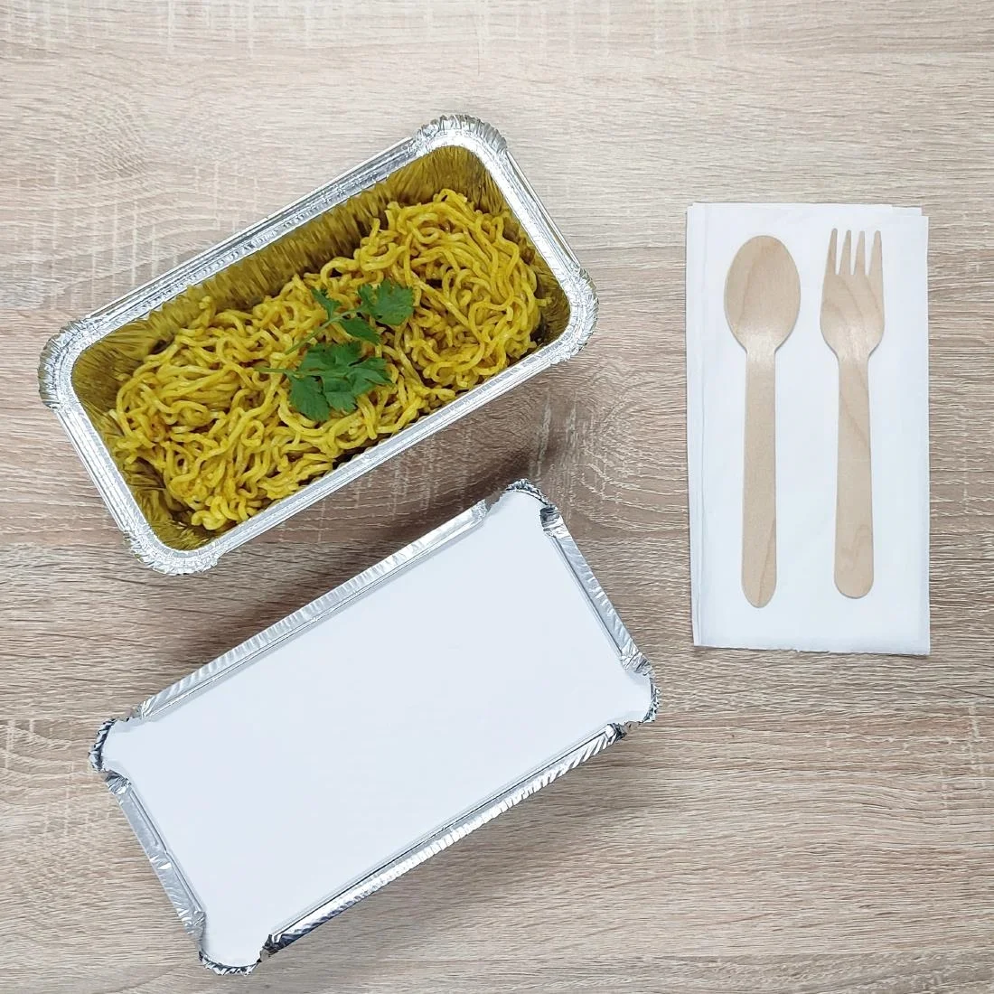 Nisbets Essentials Foil Containers and Lids 660ml (50 Pack) - Image 4