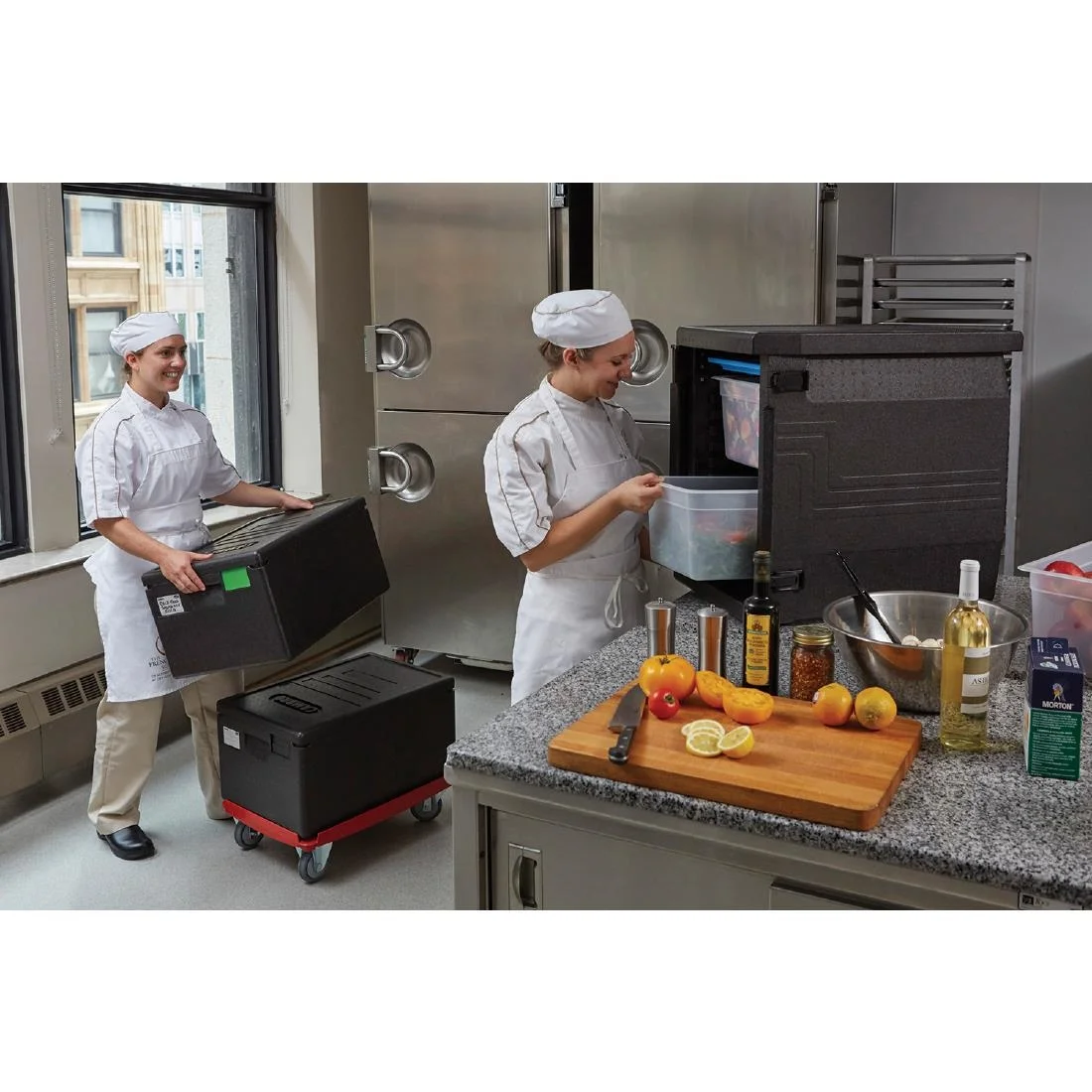 Cambro Insulated Front Loading Food Pan Carrier 86Ltr - Image 10