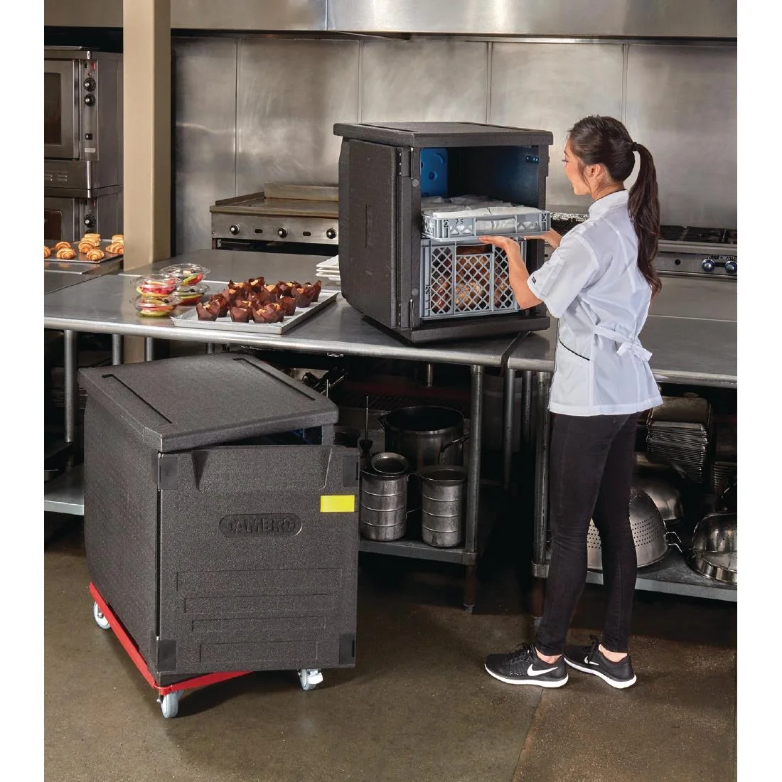 Cambro EPP Insulated Front Loading Food Pan Carrier 155Ltr - Image 2