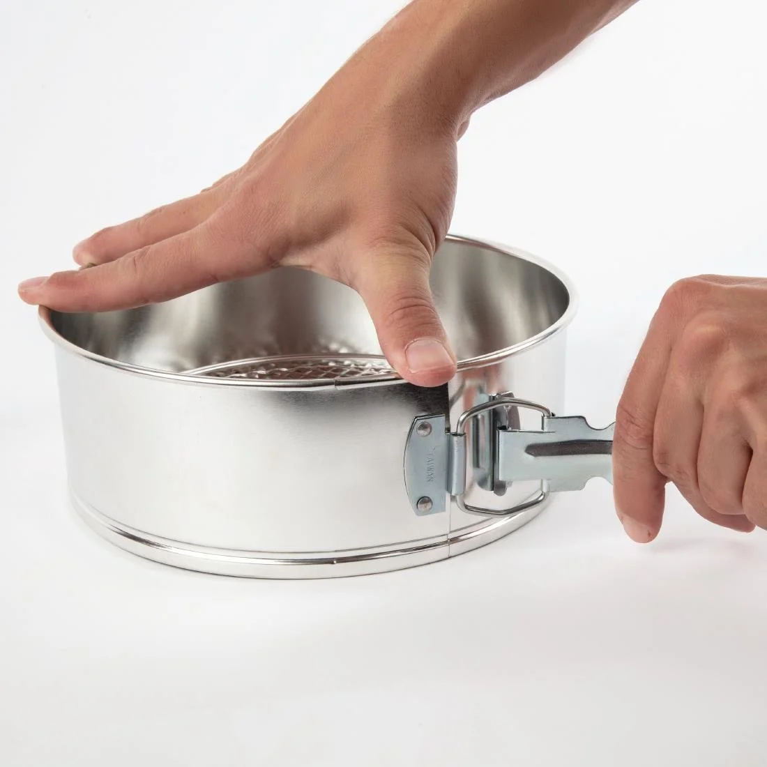 Vogue Spring Form Round Cake Tin 20cm - Image 4