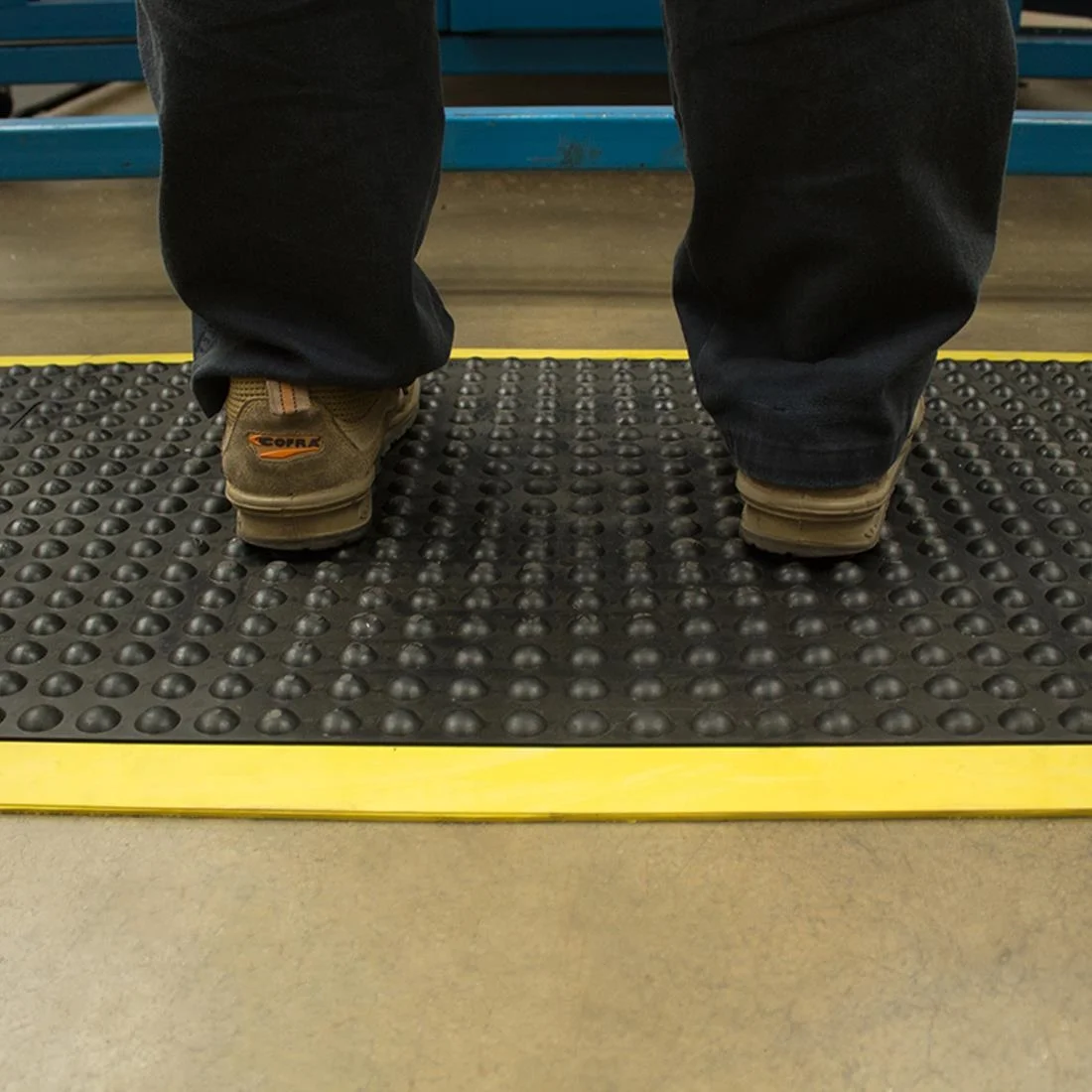 COBA Anti Fatigue Interlocking Mat 900mm x 1200mm - Image 4