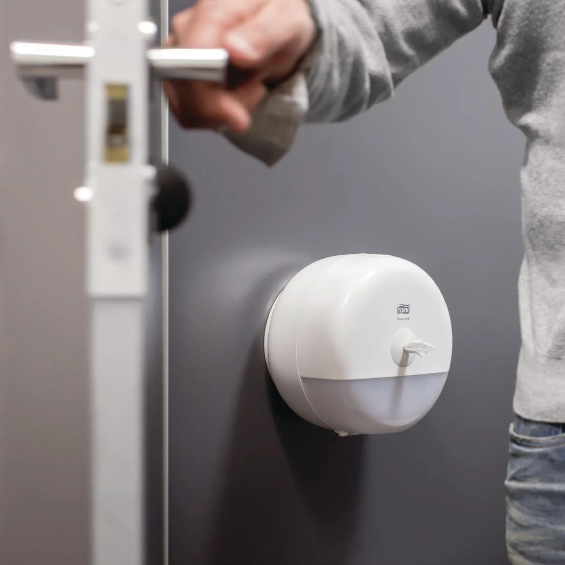 Tork SmartOne Mini Toilet Paper Roll Dispenser White T9 - Image 2