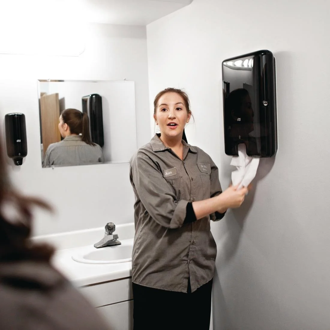 Tork Xpress Extra Soft Multifold Hand Towels White H2 (21 Pack) - Image 5