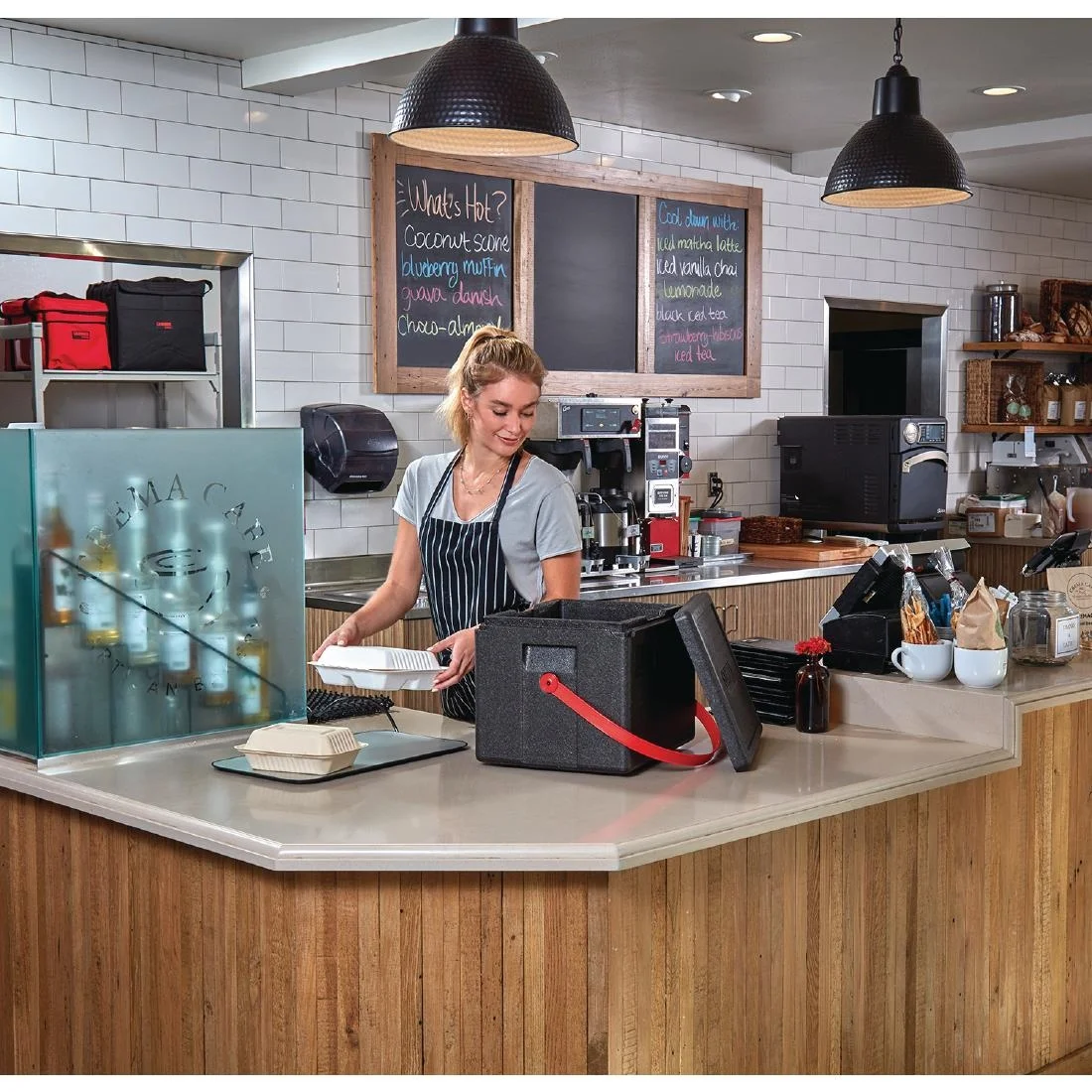 Cambro EPP GoBox Insulated Food Carrier with Strap 1/2 GN - Image 2