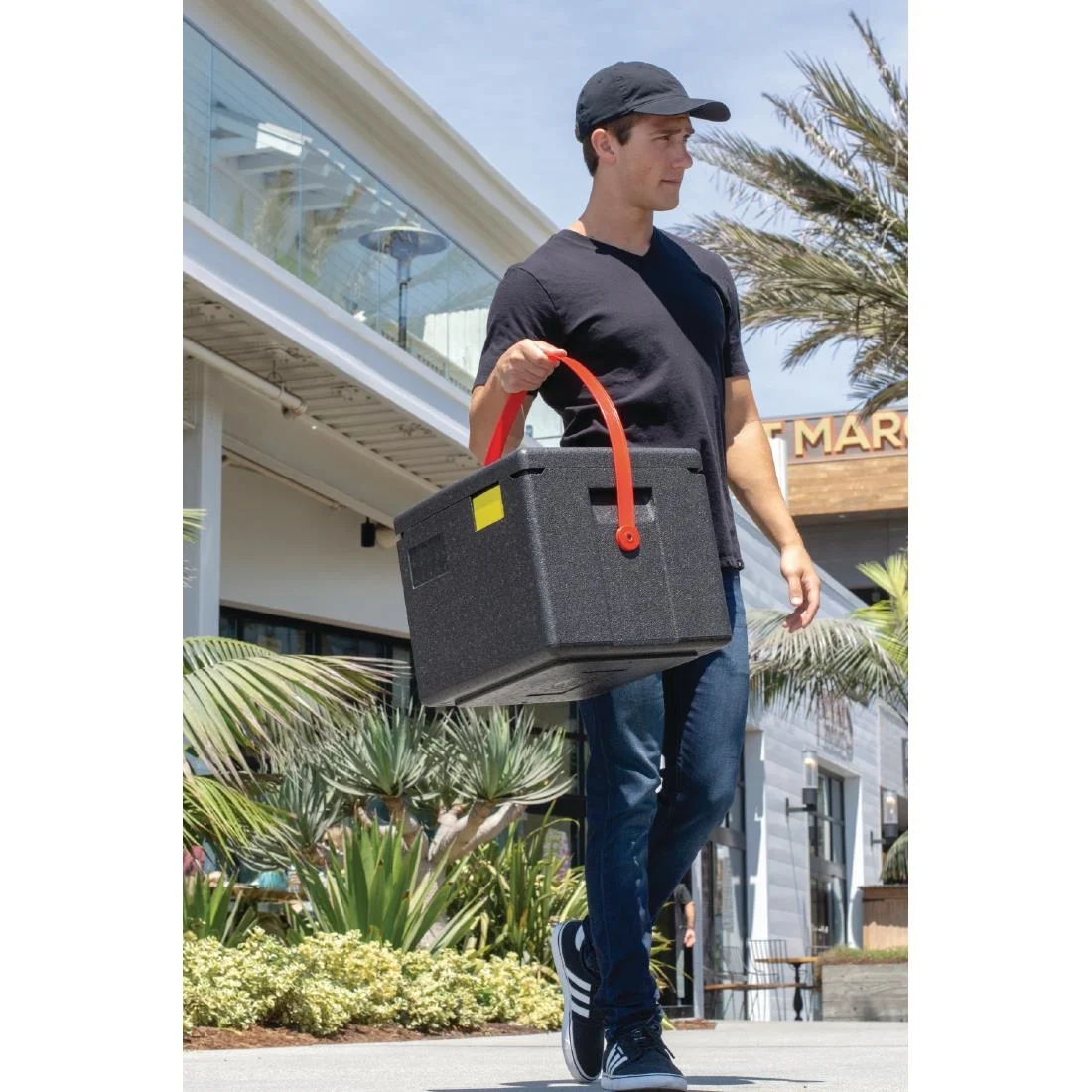 Cambro EPP GoBox Insulated Food Carrier with Strap 1/2 GN - Image 2