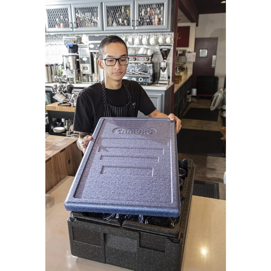 Cambro Lid for Insulated Food Pan Carrier Blue - Image 4