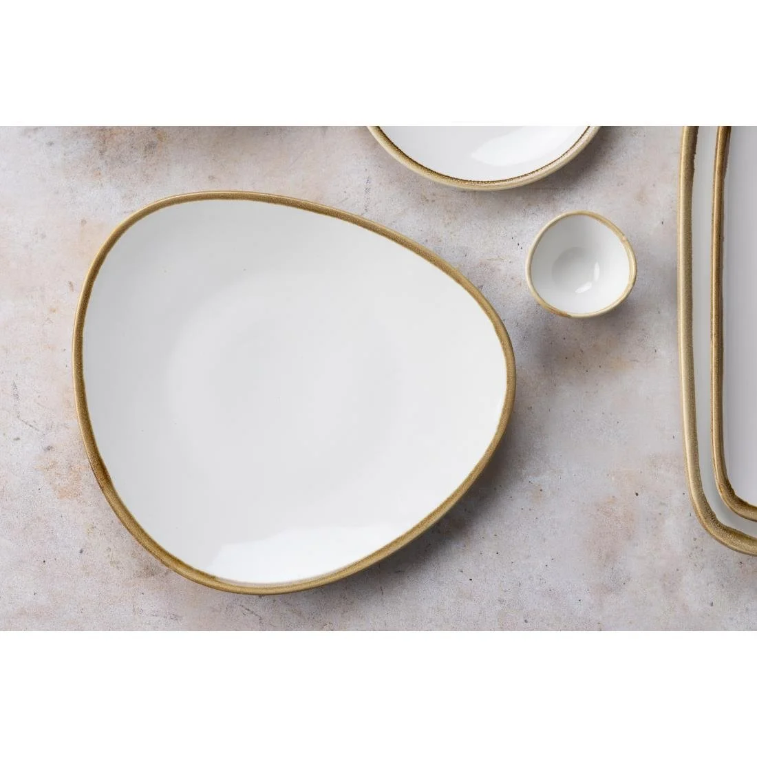 Olympia Kiln Triangular Plates Chalk 230mm (6 Pack) - Image 4