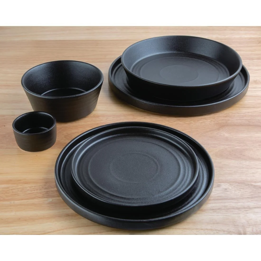 Olympia Cavolo Flat Round Plates Textured Black 220mm (6 Pack) - Image 4