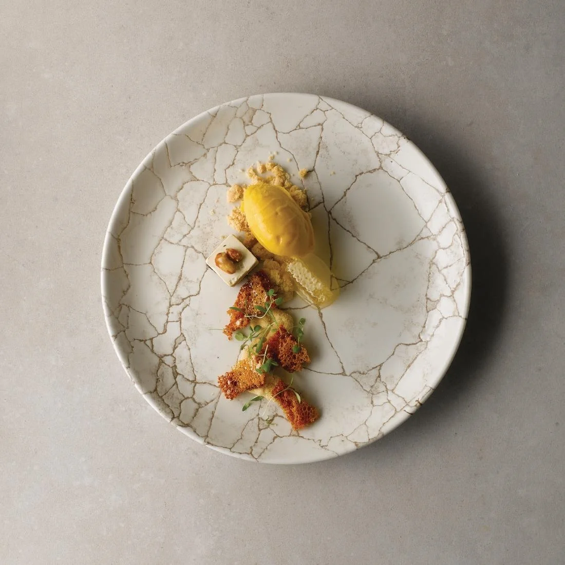 Studio Prints Kintsugi Agate Grey Coupe Plates 288mm (12 Pack) - Image 2