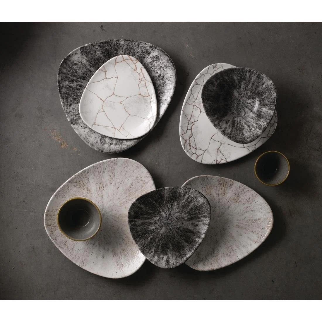 Churchill Studio Prints Kintsugi Agate Grey Lotus Plates 177mm (12 Pack) - Image 3
