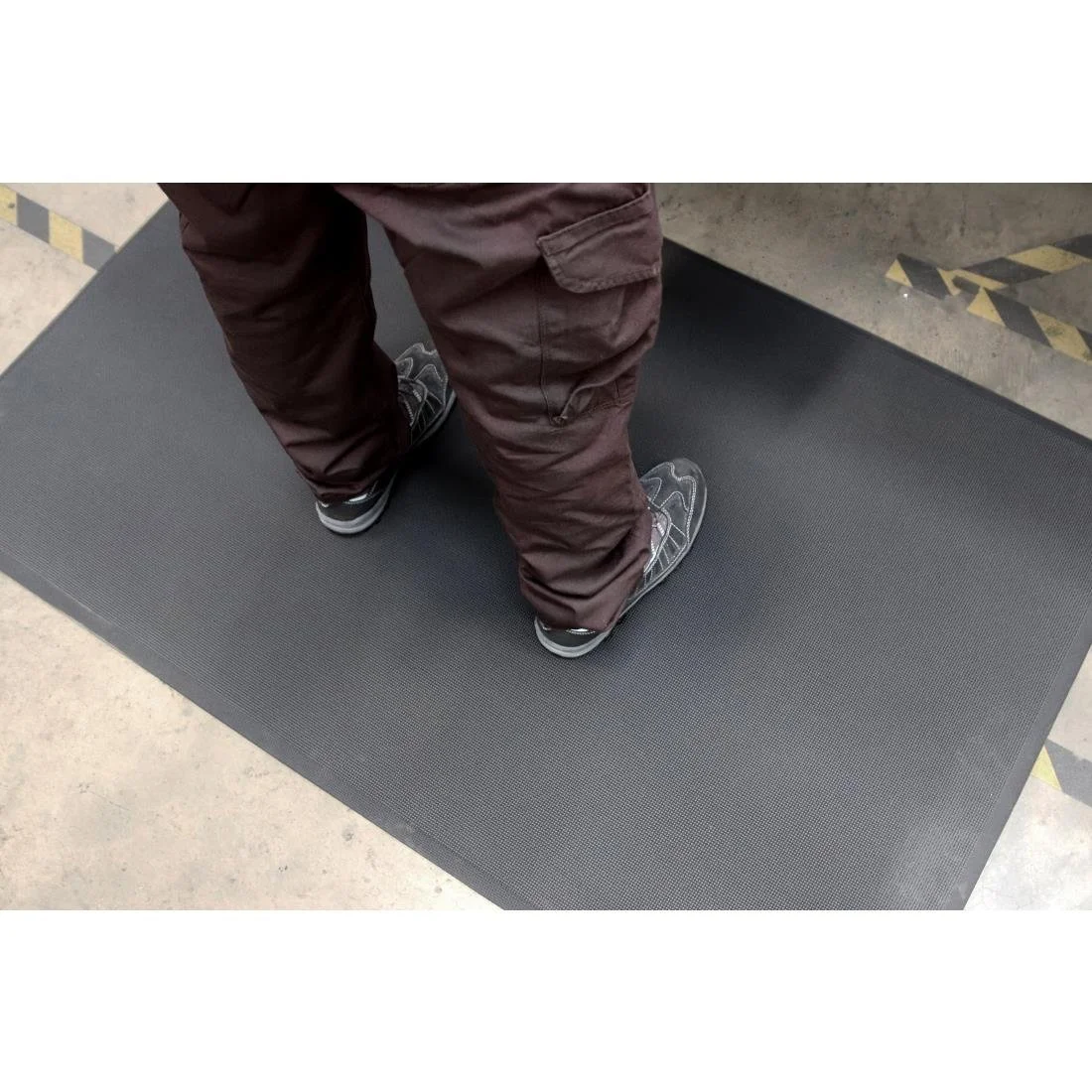 COBA Hygimat Anti-Fatigue Mat Black Solid 0.9 x 1.5m - Image 2