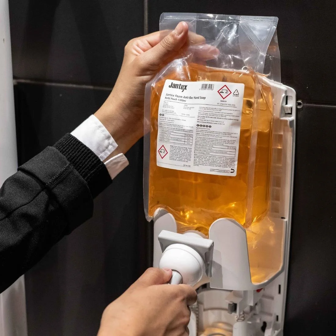 Jantex Foam Anti-Bacterial Hand Soap Refill Pouch 1300ml - Image 2