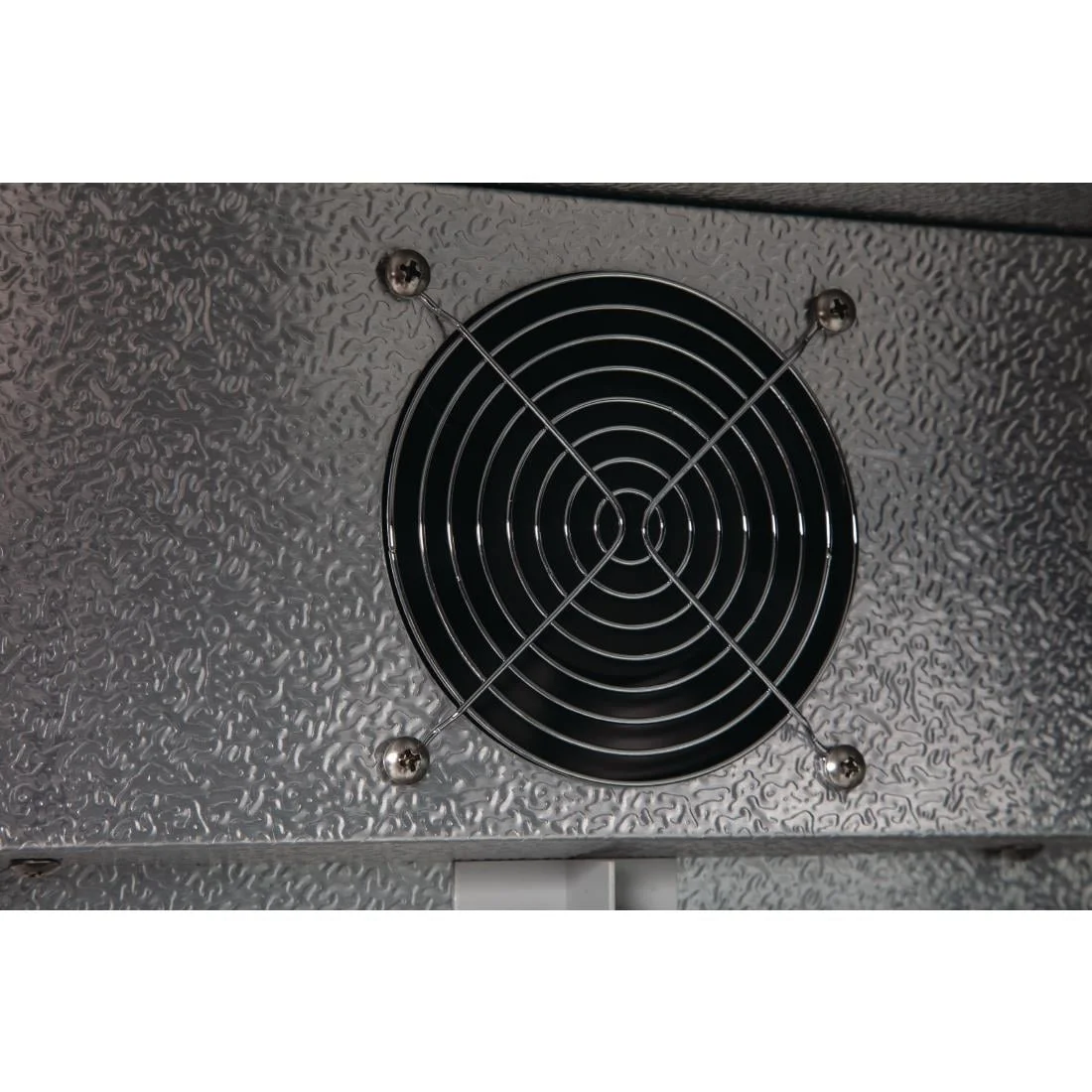 Polar G-Series 900mm Triple Solid Door Back Bar Cooler in Black 330Ltr - Image 2