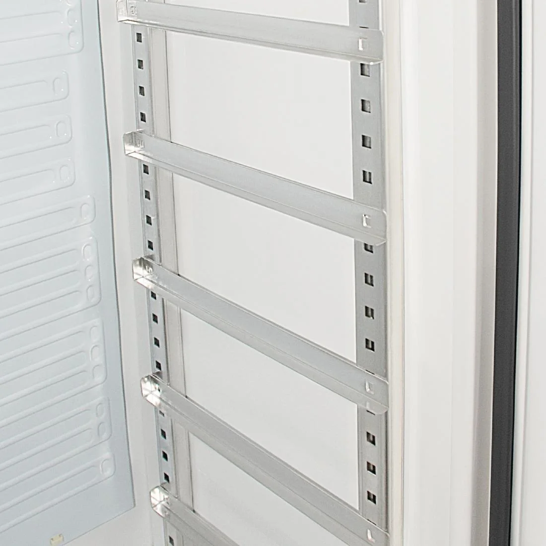 Polar G-Series Single Door Patisserie Refrigerator White 522Ltr - Image 5