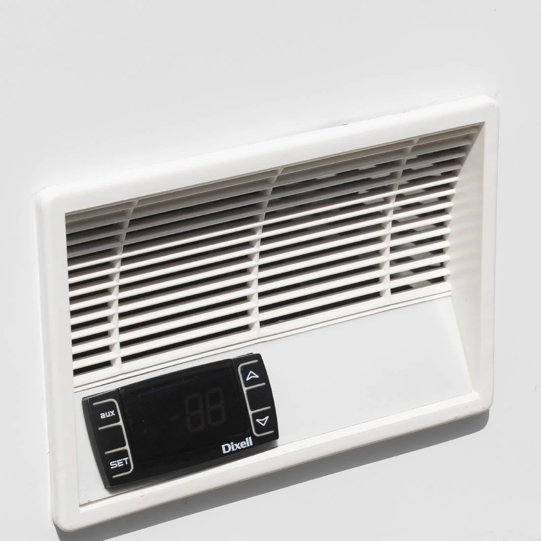 Polar G-Series Chest Freezer with Stainless Steel Lid 378Ltr - Image 6