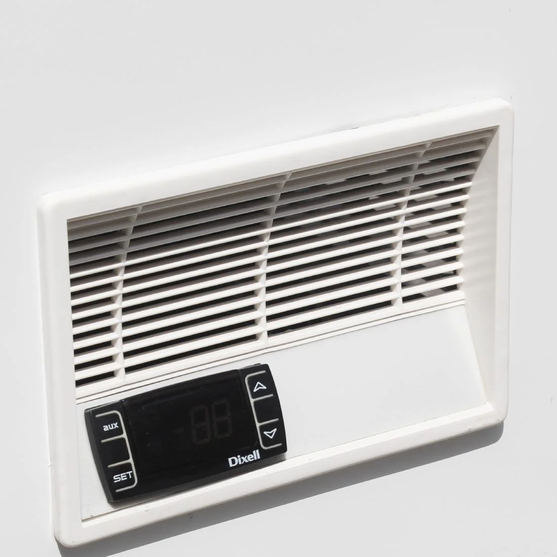 Polar G-Series Chest Freezer with Stainless Steel Lid 378Ltr - Image 6