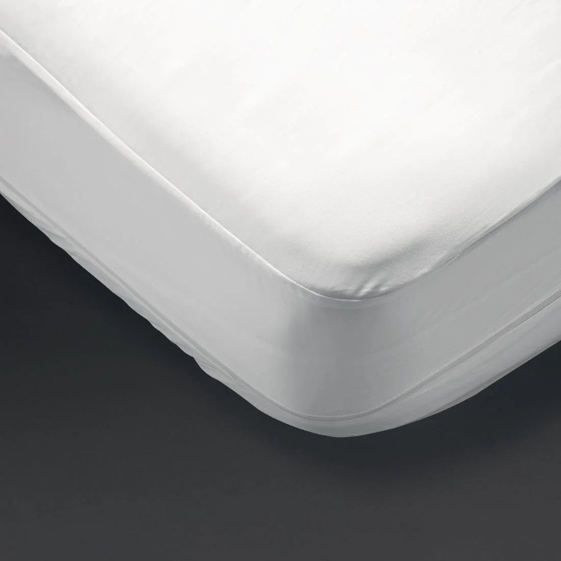 Mitre Comfort Allerzipsmooth Mattress Protector Encasements - Image 1