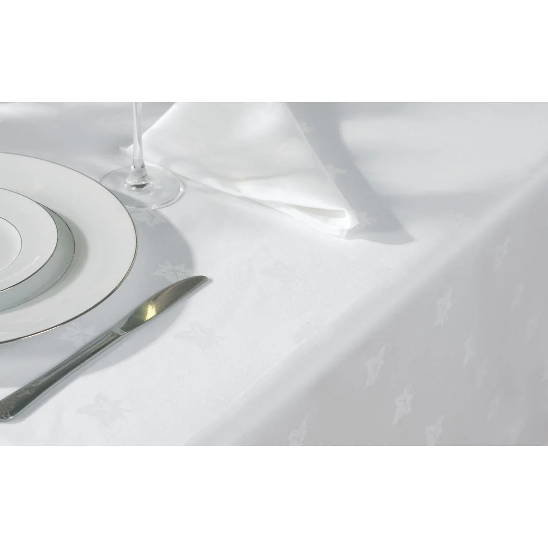 Mitre Luxury Luxor Tablecloth Ivy Leaf White - Image 2