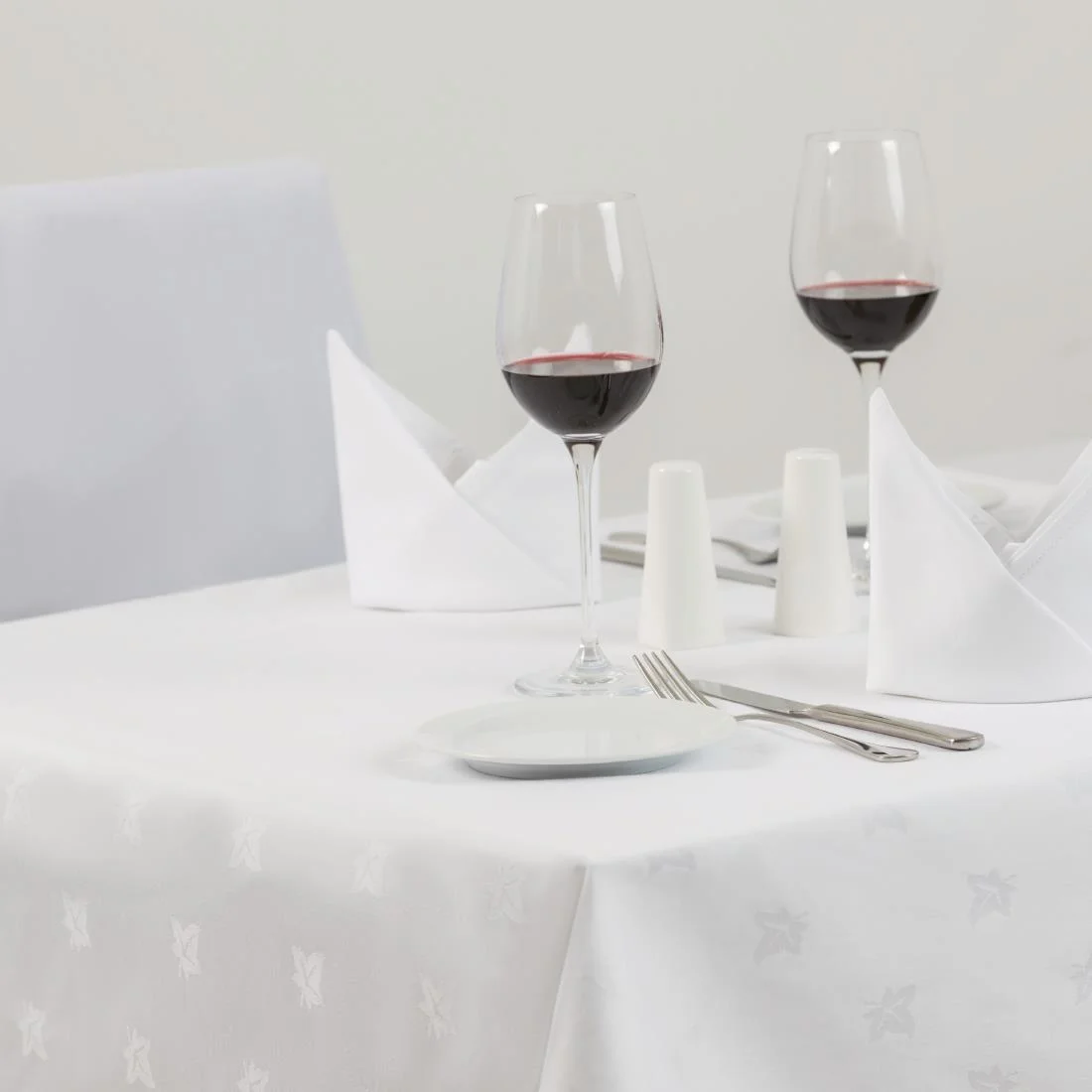 Mitre Luxury Luxor Tablecloth Ivy Leaf White - Image 3