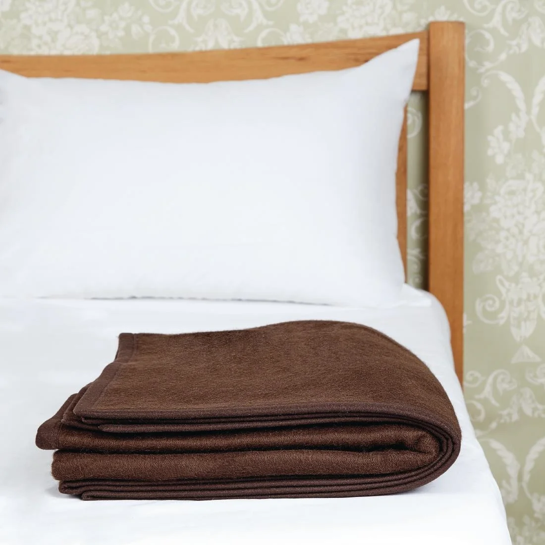 Comfort Fleece Blanket Chocolate - Image 2