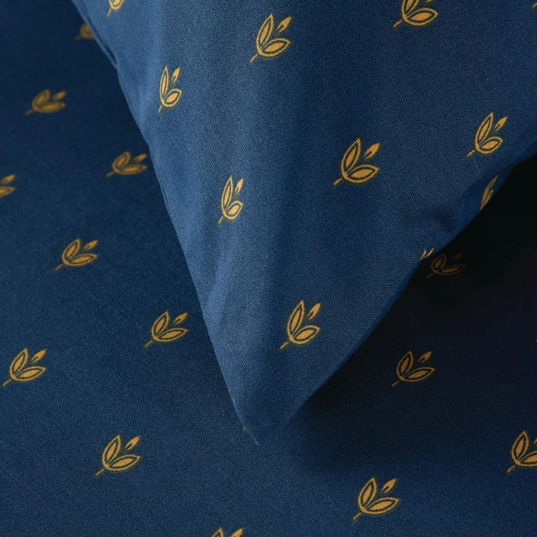 Mitre Essentials Perth Pillowcases Navy Housewife - Image 2