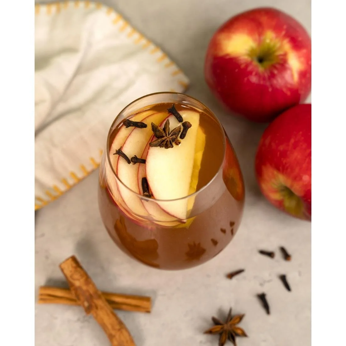 Simply Winter Warmer Spiced Apple Syrup 1Ltr - Image 5