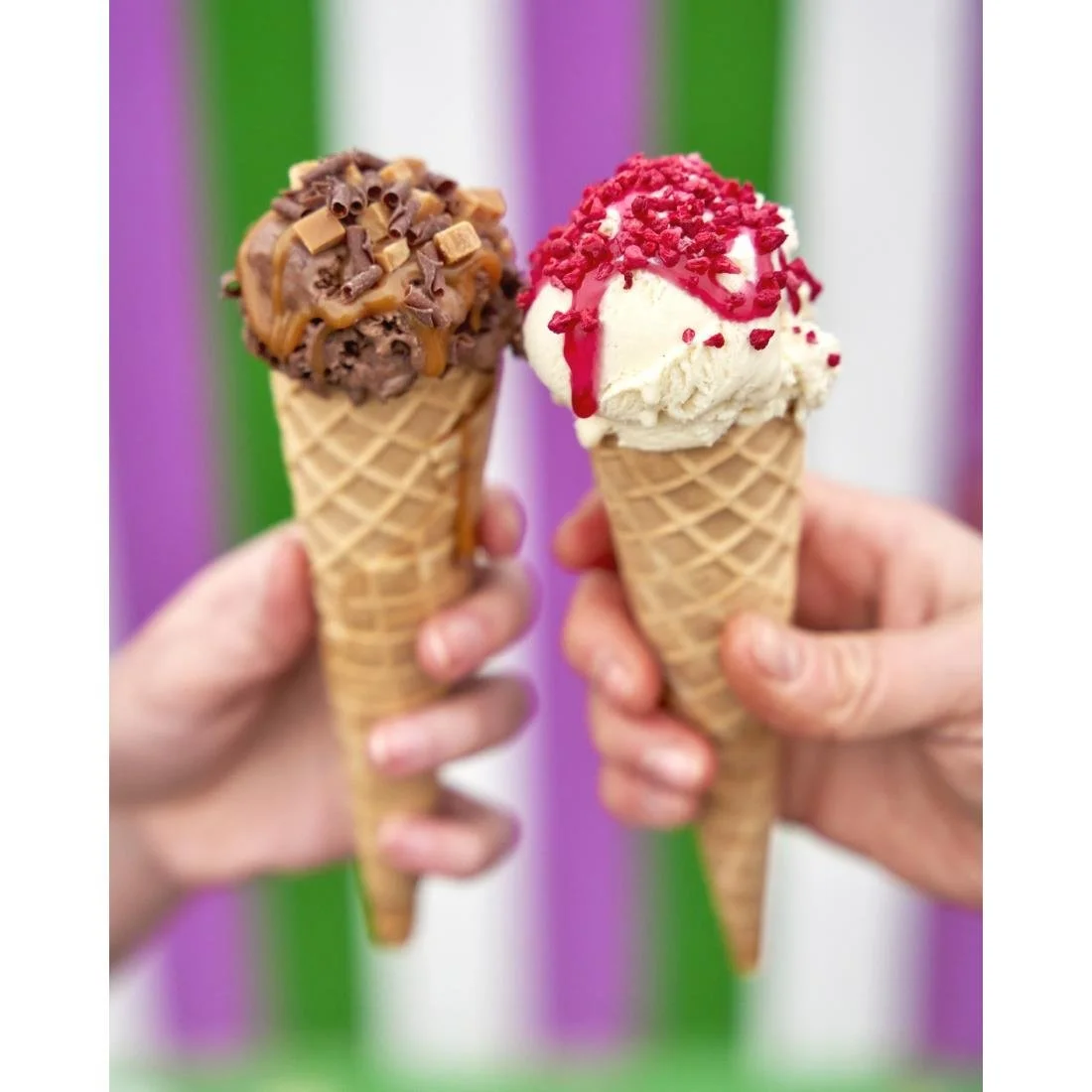 Simply Strawberry Topping Sauce 1kg - Image 2