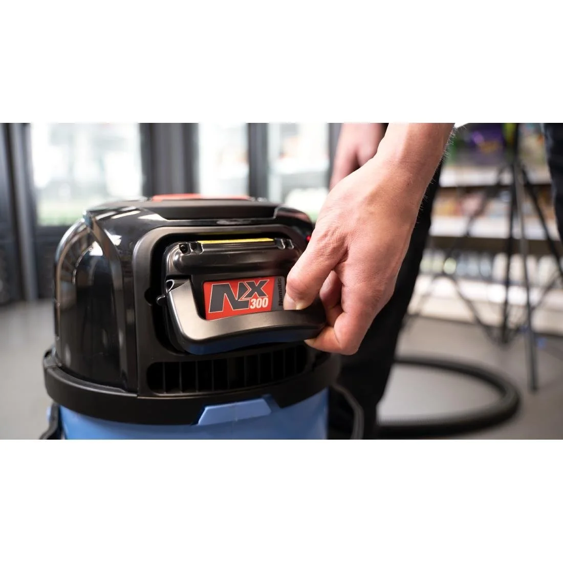 Numatic Battery Powered Wet & Dry Vacuum Cleaner WBV370NX - Image 9