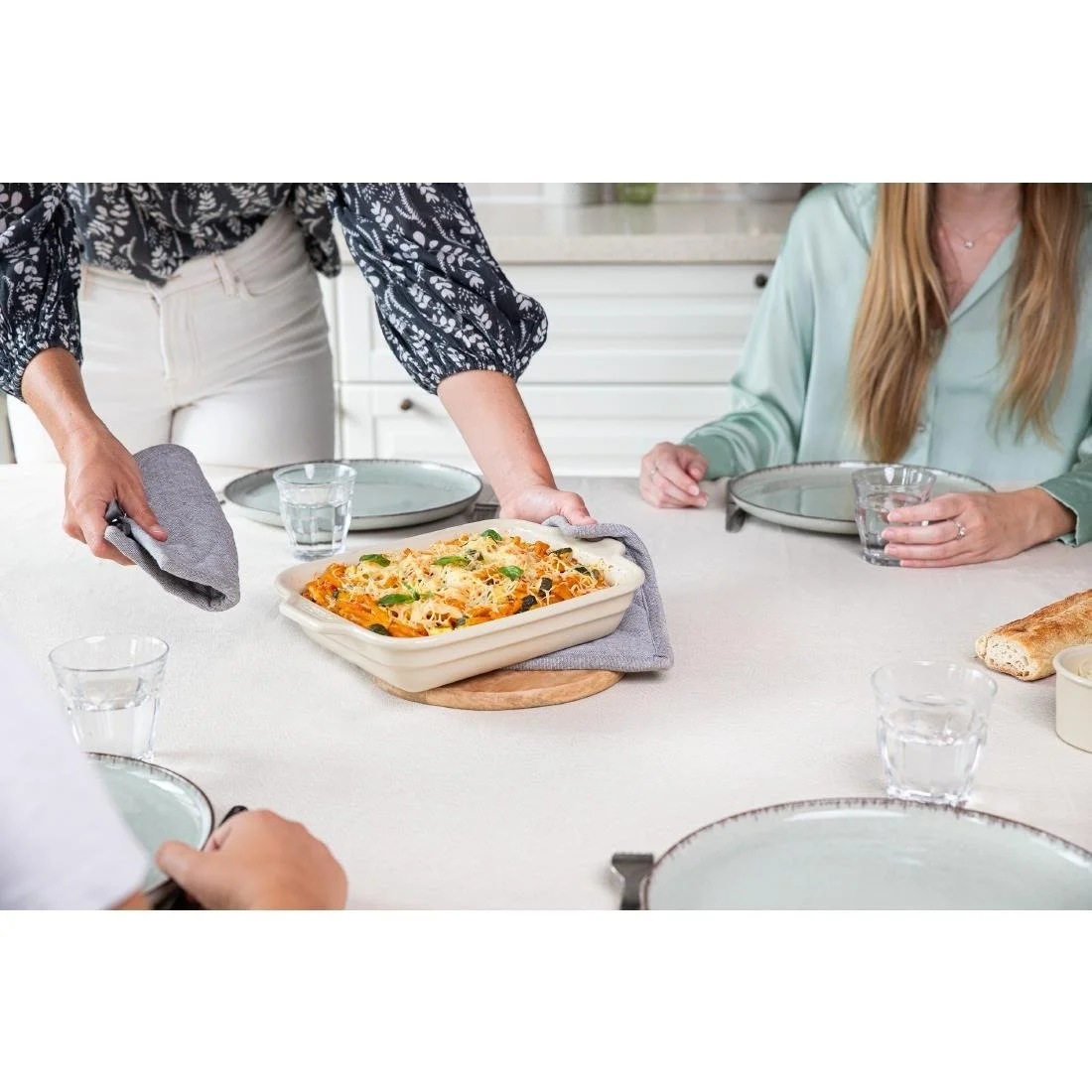 Pyrex Ceramic Rectangular Roasting Dish 290x220mm - Image 3