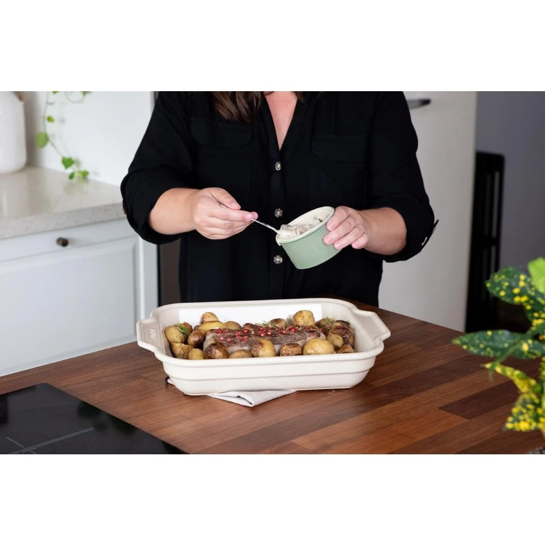 Pyrex Ceramic Rectangular Roasting Dish 370x280mm - Image 3