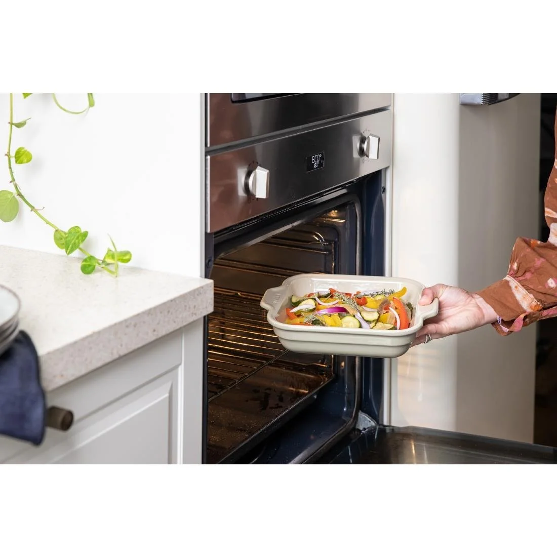 Pyrex Ceramic Square Roasting Dish 270x230mm - Image 3