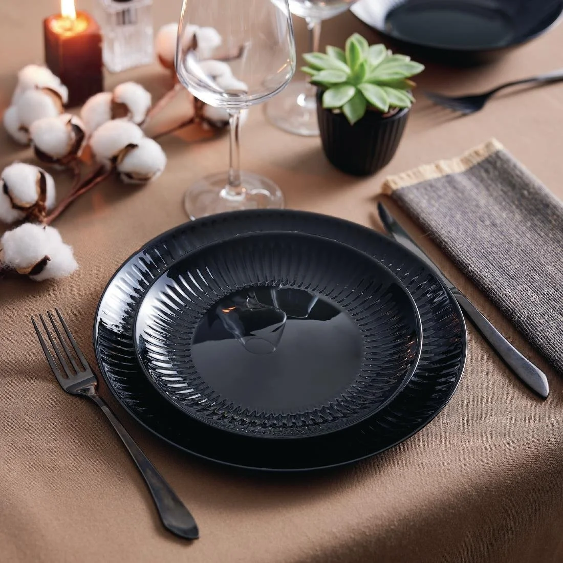 Luminarc Cottage Black Dinner Plates 250mm (24 Pack) - Image 4