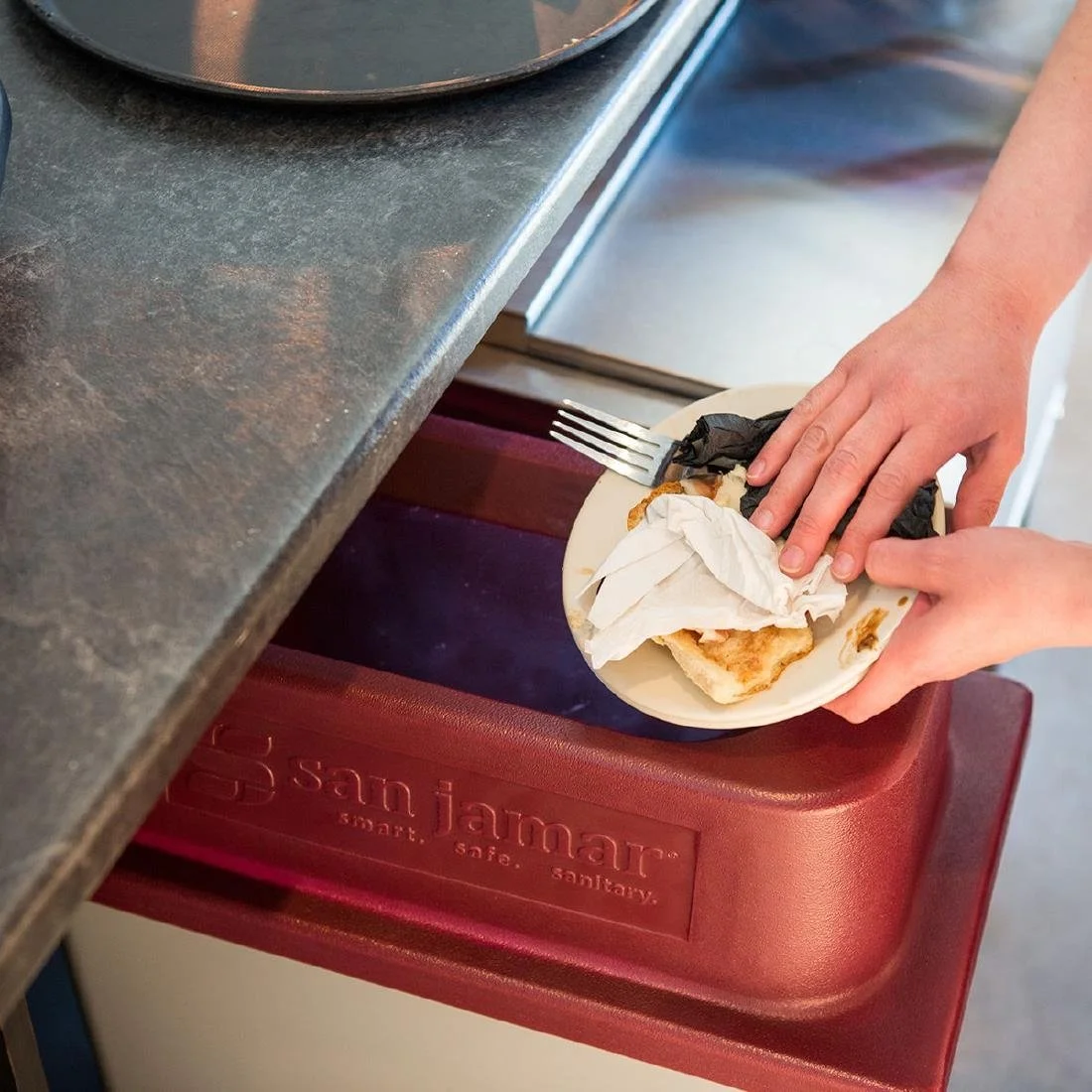 San Jamar KatchAll Slim Jim Cutlery Catcher - Image 5